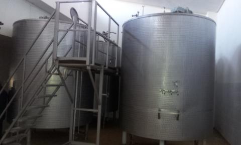 10,000 LTR VERTICAL TANK - MIXER, INSULATION